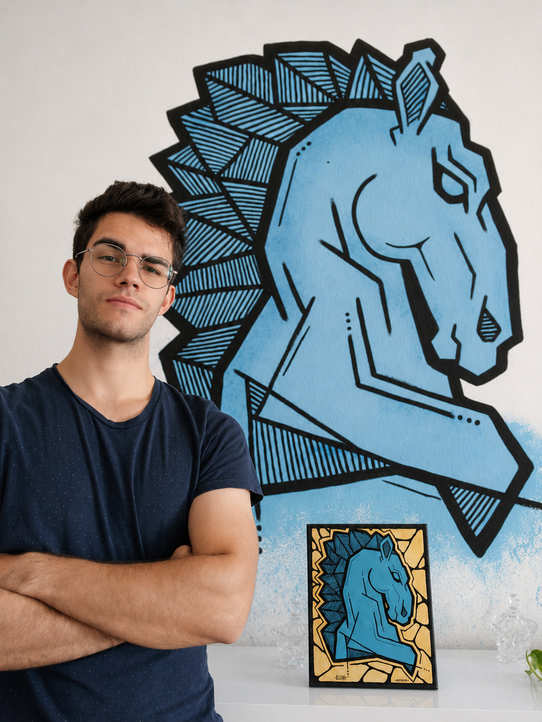Pintura artística de un caballo en un salón de Zaragoza